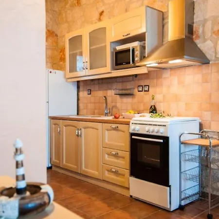 Gerakari Junior By Interhome Amoudi